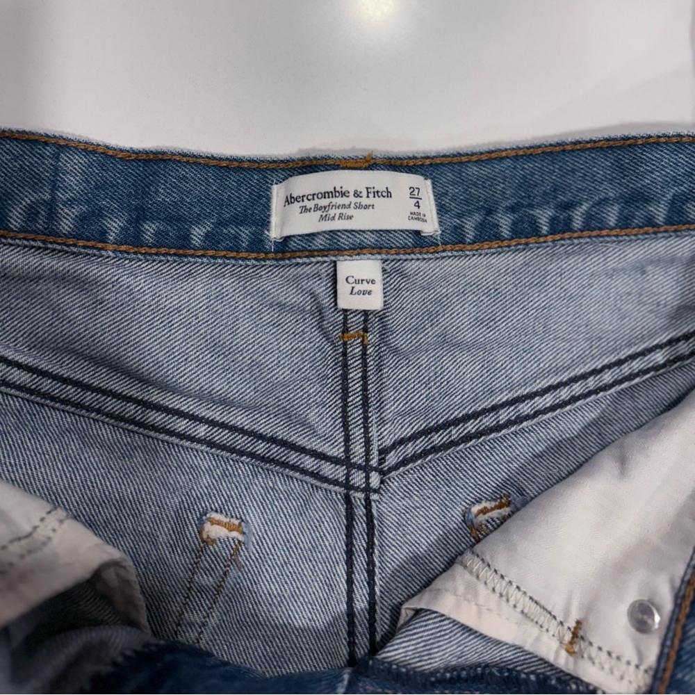 Abercrombie & Fitch • Curve Love Boyfriend Jean Shorts - Picture 5 of 6